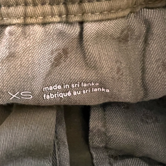 ANTHROPOLOGIE Pilcro Pleated Wide-Leg Cargo Pants, Army Green. Size XS - Picture 7 of 8